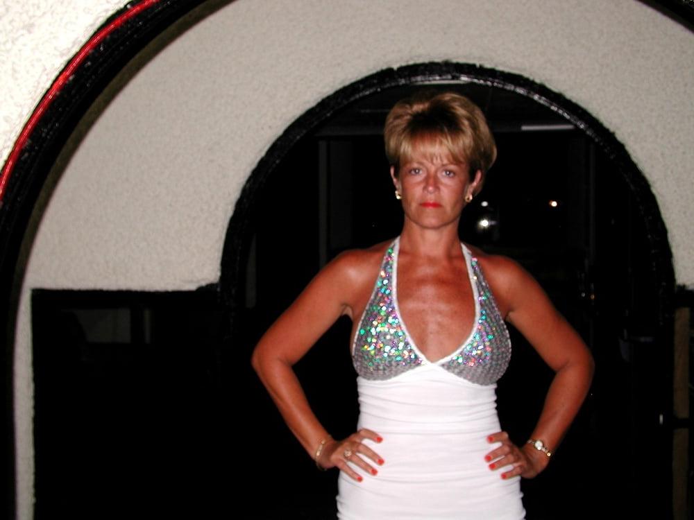 21P Slutty Blonde Milf Posing