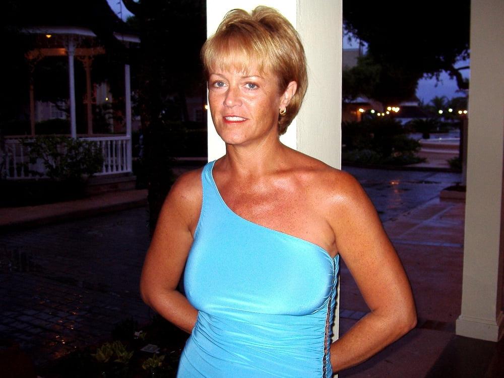 21P Slutty Blonde Milf Posing