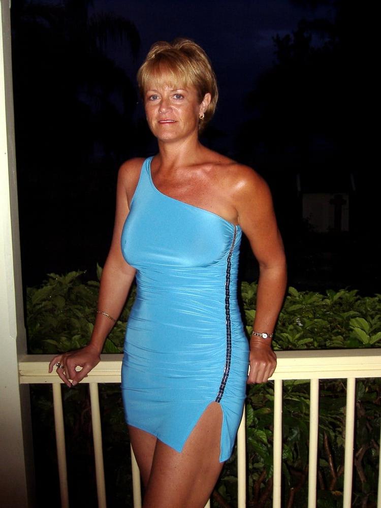 21P Slutty Blonde Milf Posing