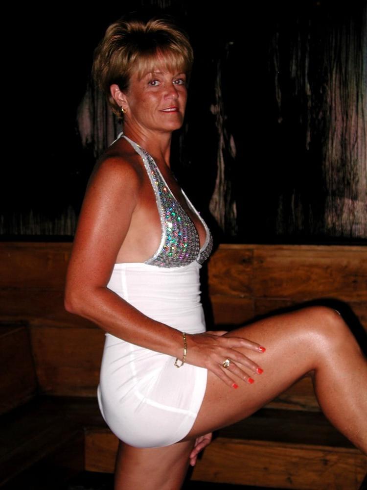 21P Slutty Blonde Milf Posing