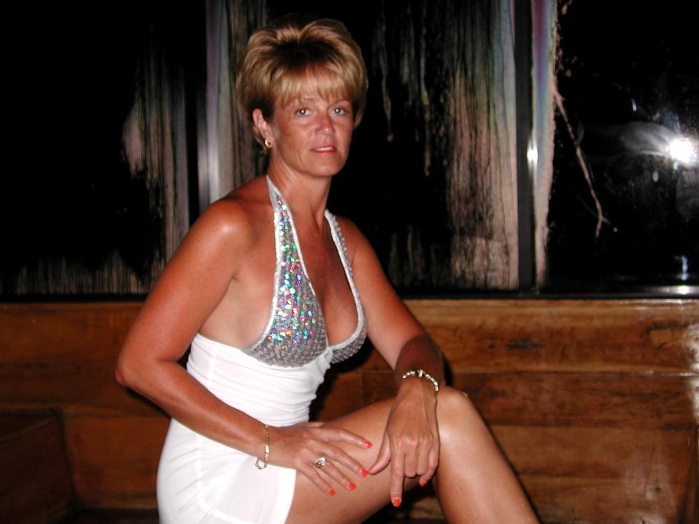 21P Slutty Blonde Milf Posing