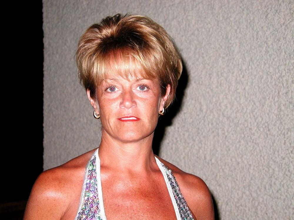 21P Slutty Blonde Milf Posing
