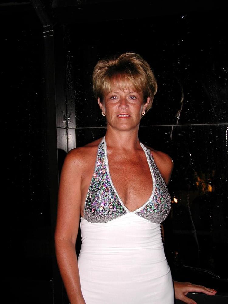 21P Slutty Blonde Milf Posing