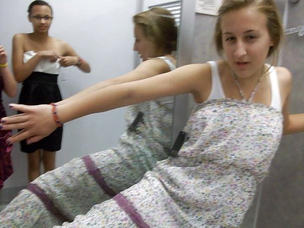 8P Fitting rooms or changing clothes