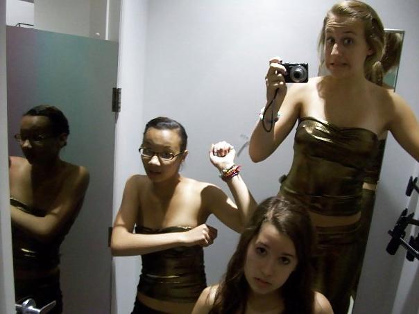 8P Fitting rooms or changing clothes