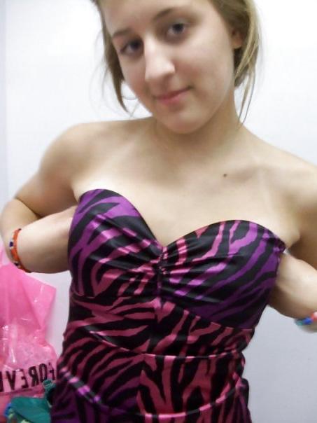 8P Fitting rooms or changing clothes