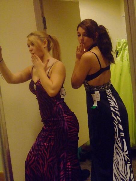 8P Fitting rooms or changing clothes