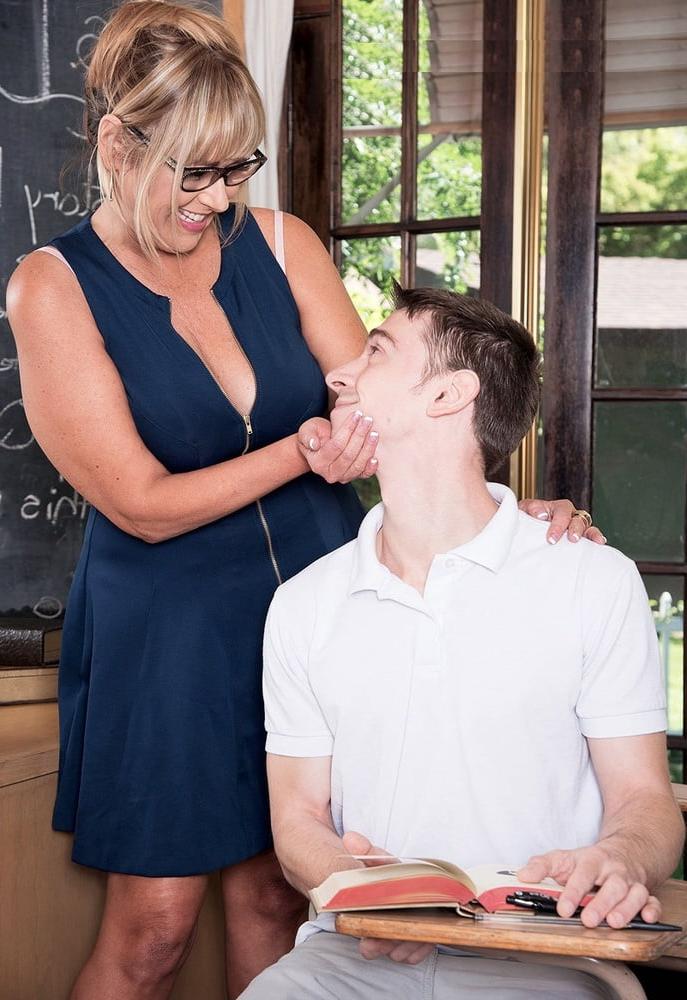12P HORNY MATURE TEACHER is asking for it!