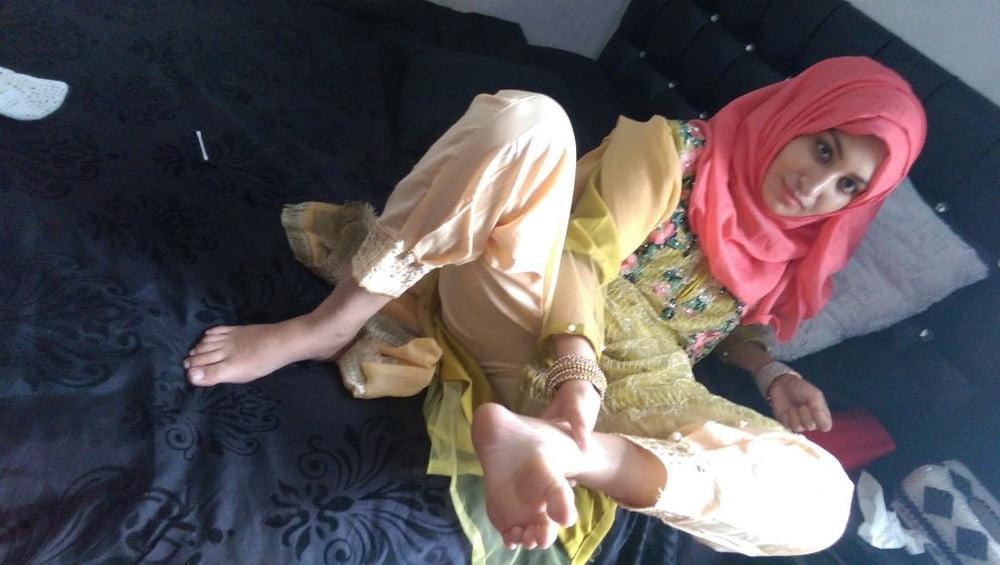21P Middle Eastern Girls Nude And Non Nude