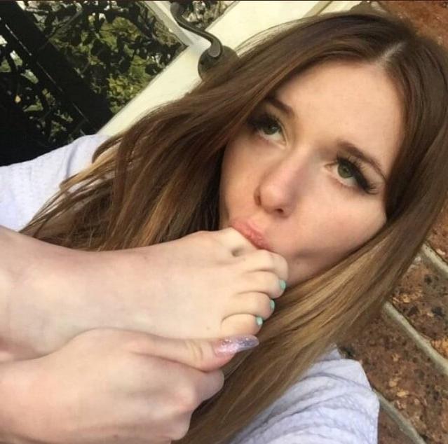 24P GIRLS FEET!!