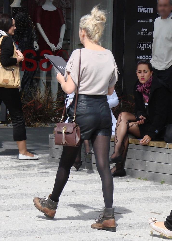 25P Street Pantyhose - UK &amp; Euro Girls Part 3