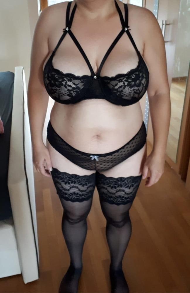 5P Sexy ass milf
