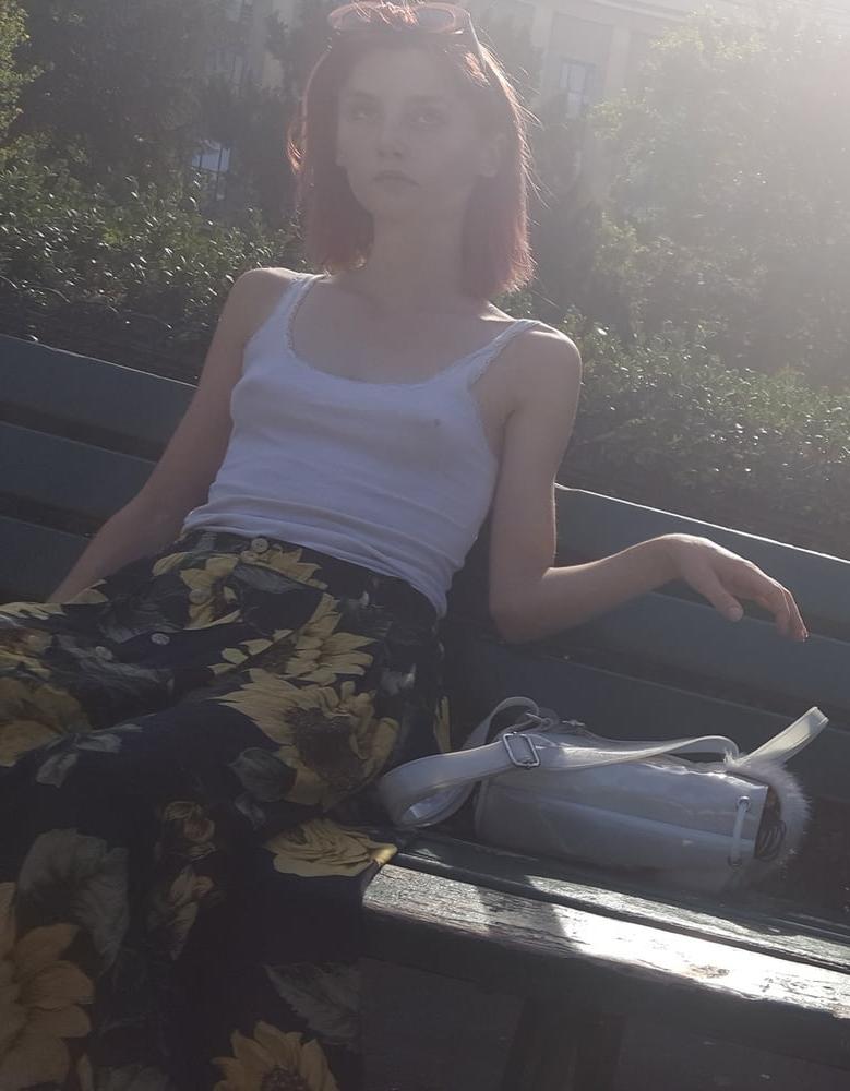 16P pokies, redhead we see her tits no bra