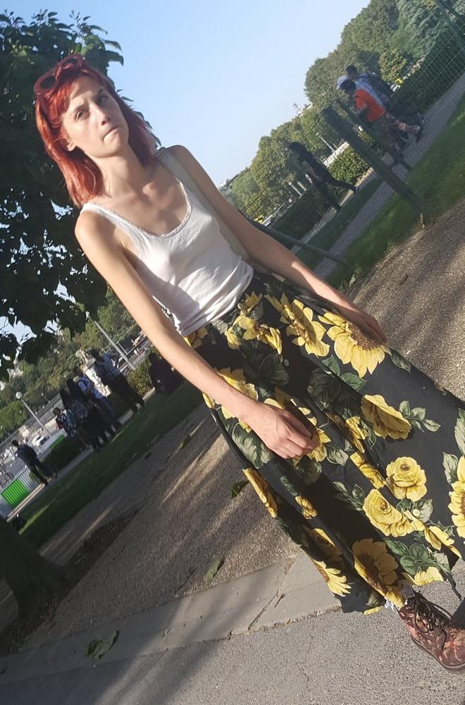 16P pokies, redhead we see her tits no bra