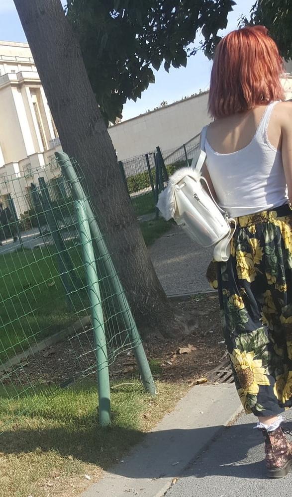16P pokies, redhead we see her tits no bra