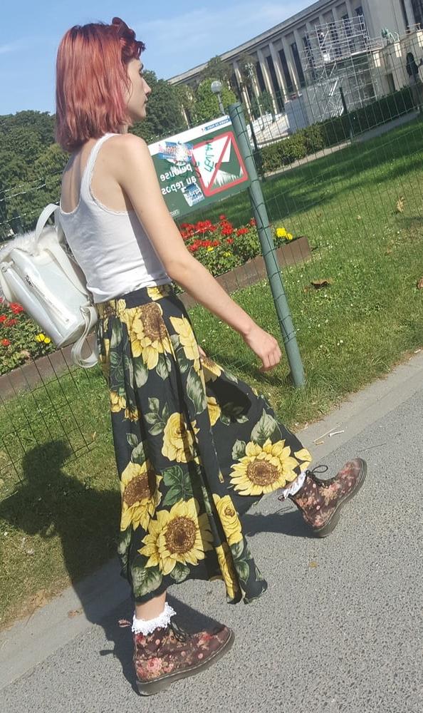 16P pokies, redhead we see her tits no bra