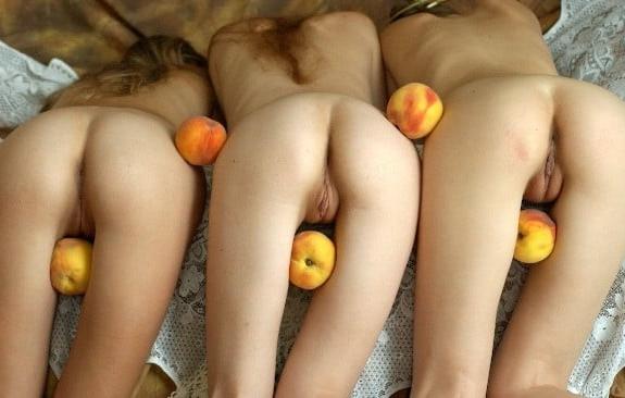 24P Groups of Nude Girls 006