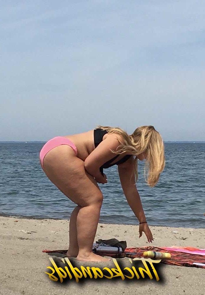 10P Thick White Blondie with super thick cellulite thighs!! BBW