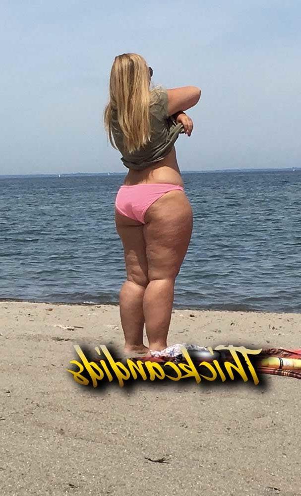 10P Thick White Blondie with super thick cellulite thighs!! BBW