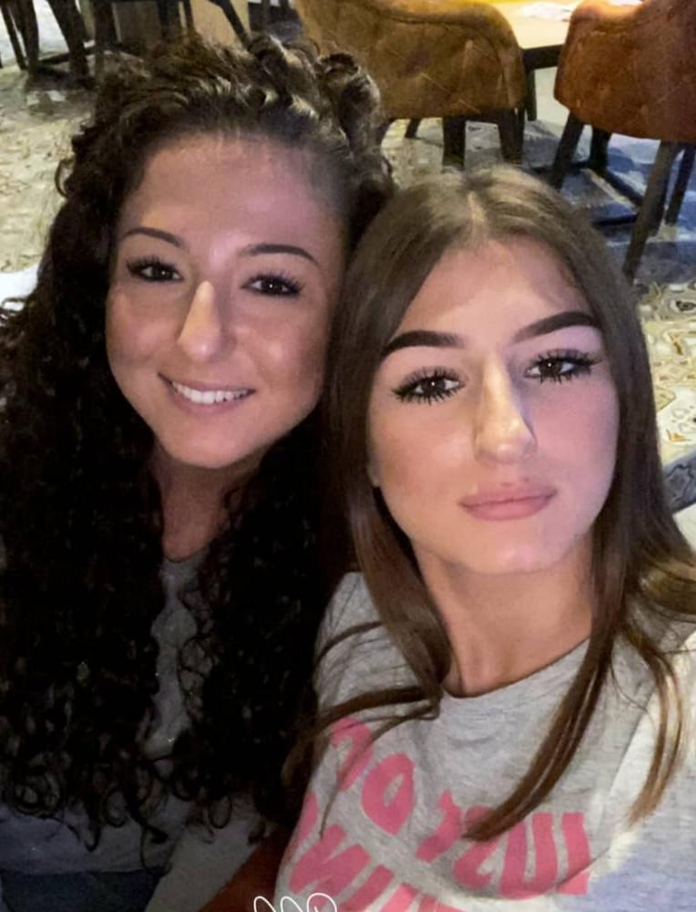 25P Sestre i mama jebozovne face PRSKAJTE IH I KOMENTARISITE
