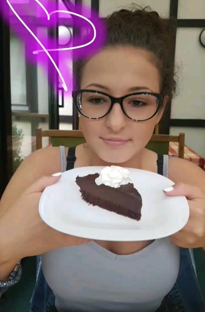 25P Sestre i mama jebozovne face PRSKAJTE IH I KOMENTARISITE