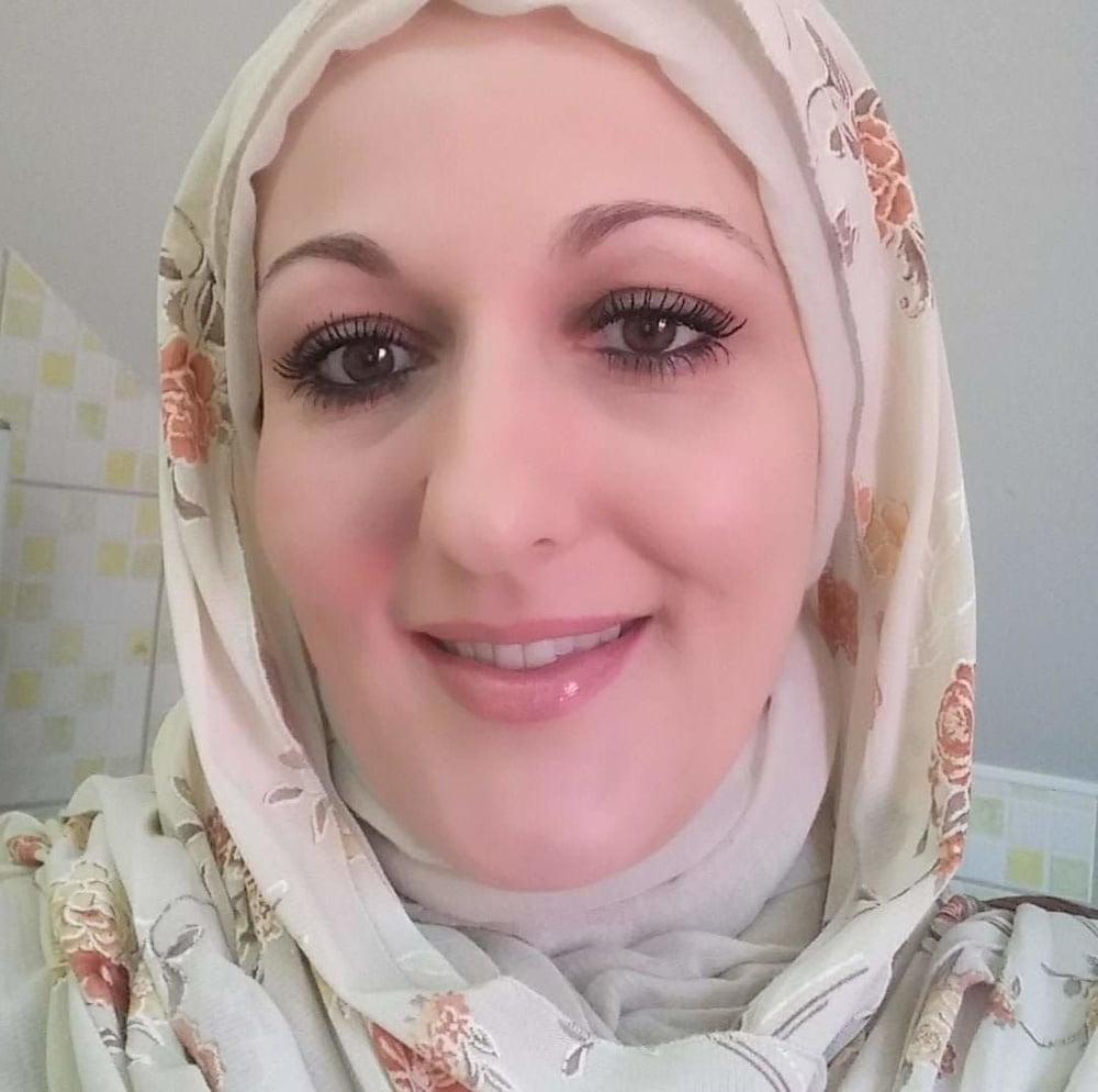 25P Sestre i mama jebozovne face PRSKAJTE IH I KOMENTARISITE