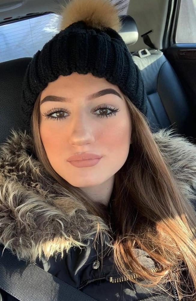 25P Sestre i mama jebozovne face PRSKAJTE IH I KOMENTARISITE