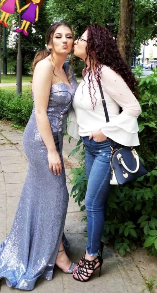 25P Sestre i mama jebozovne face PRSKAJTE IH I KOMENTARISITE