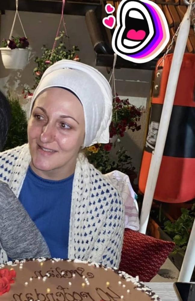 25P Sestre i mama jebozovne face PRSKAJTE IH I KOMENTARISITE