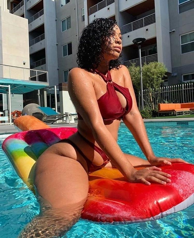 24P Slim thick girls #23