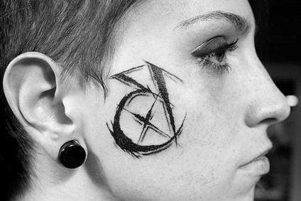 25P Face tattoo women.