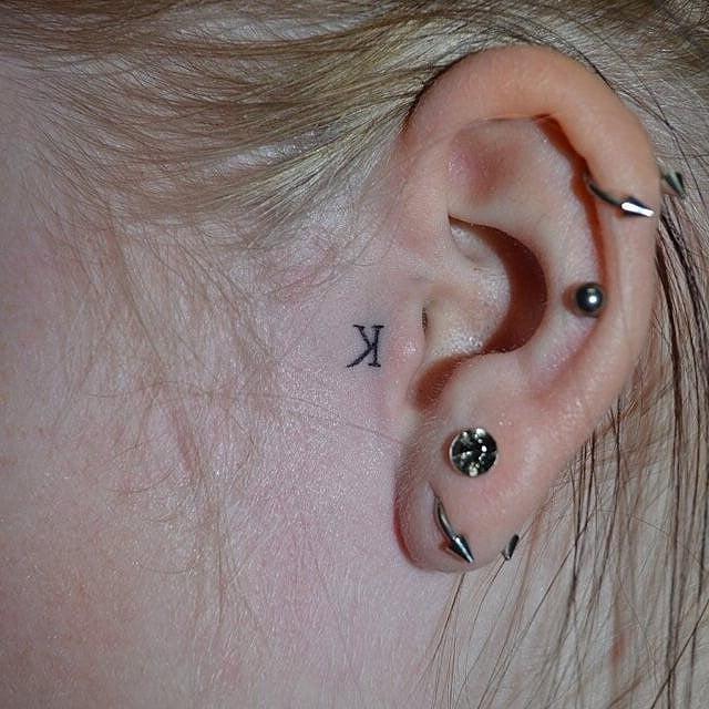 25P Face tattoo women.