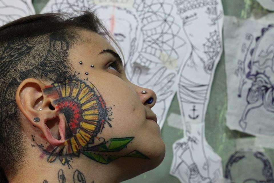 25P Face tattoo women.