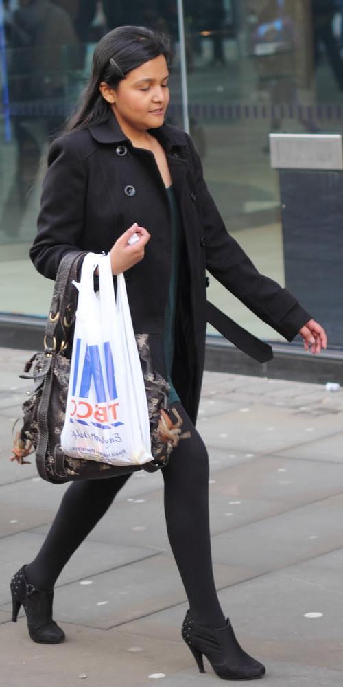 17P Street Pantyhose - UK Paki Cunt in Tights