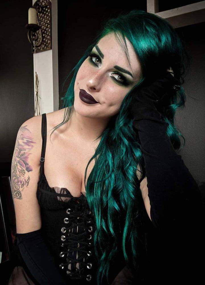 25P Metal Girls Like It Hard 4