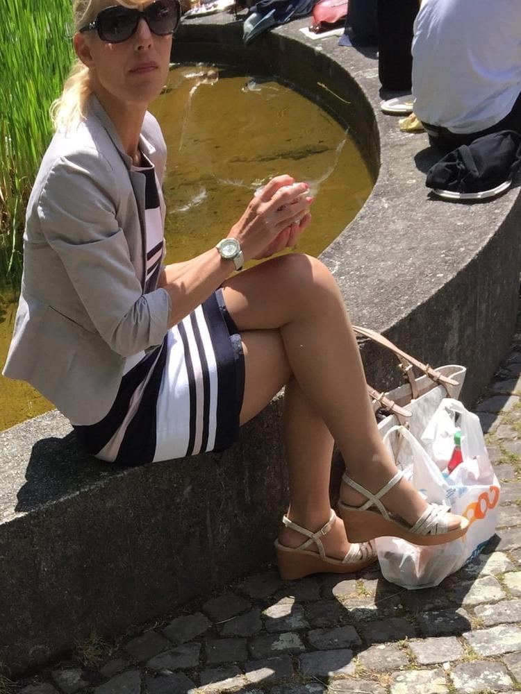 25P street girls in pantyhose