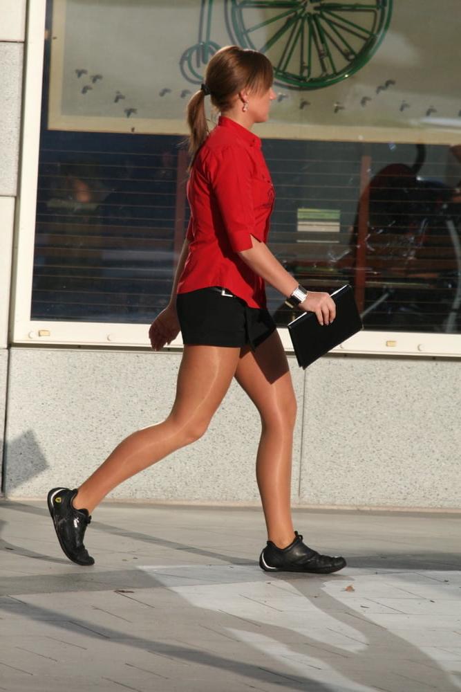 25P street girls in pantyhose