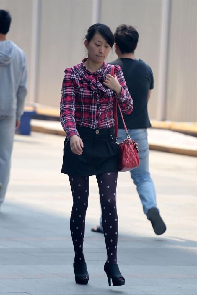 25P street girls in pantyhose