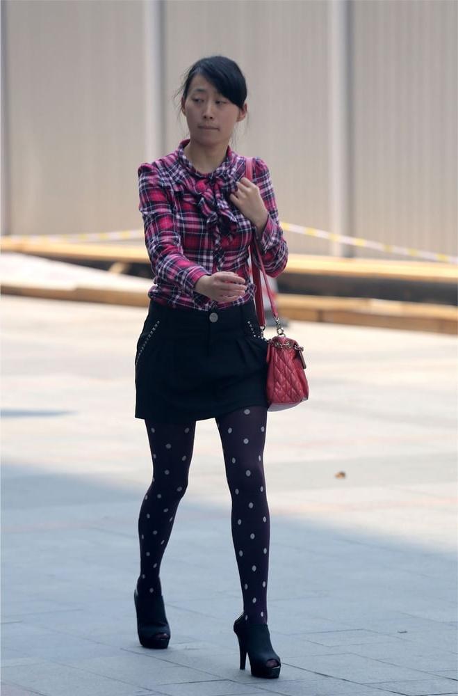 25P street girls in pantyhose