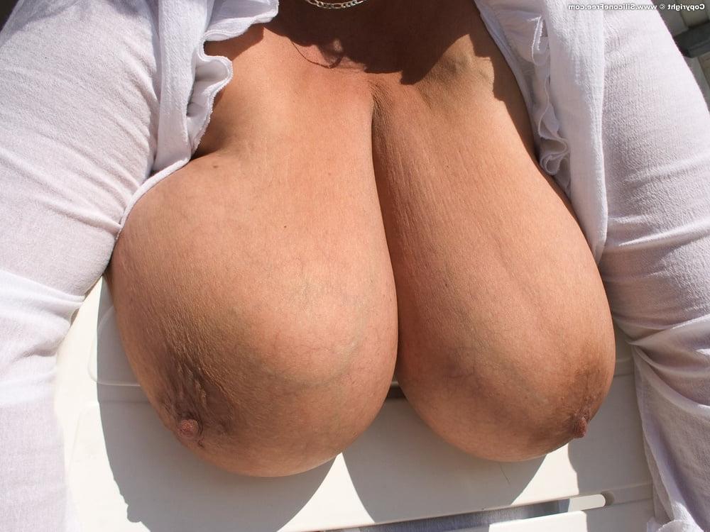 25P Put those big tits in my face