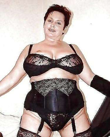 9P Grandma and mom in bra