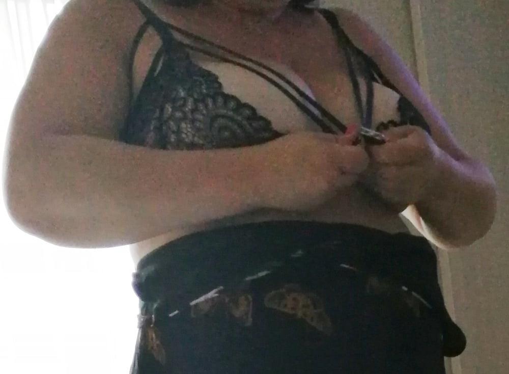 8P wife big tits and niples and nice bra