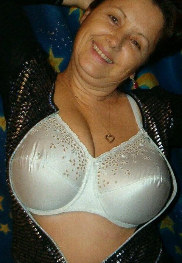 22P White Bra Fetish - Busty matures in white bra