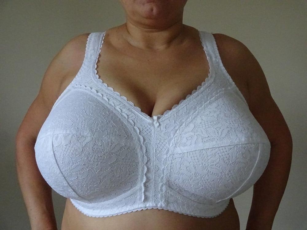 22P White Bra Fetish - Busty matures in white bra