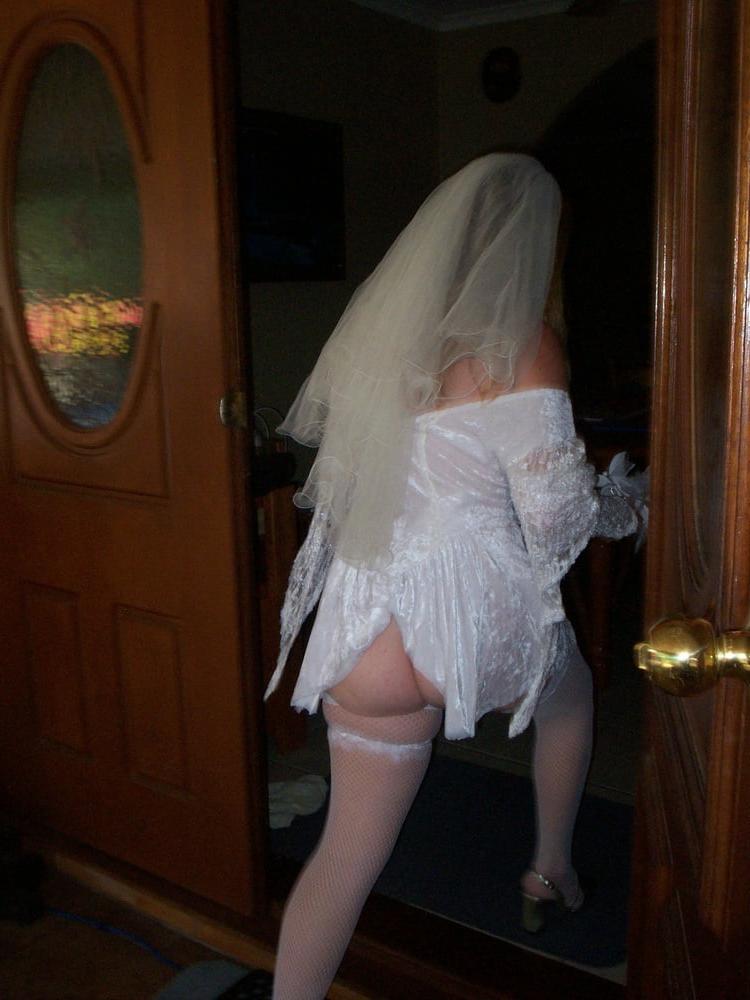 25P SHELLEY CHAINED SHAVED BRIDAL SLUT GIRL