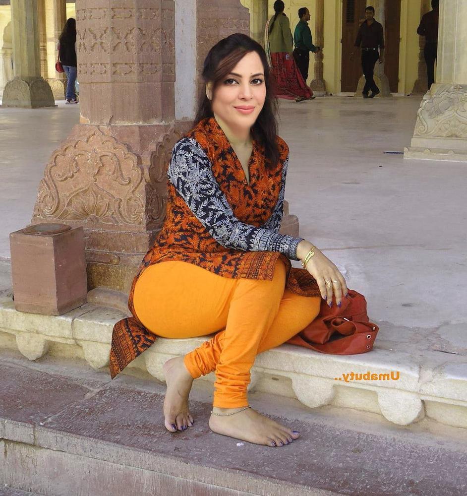 25P Punjabi girls salwar kameez waliyan