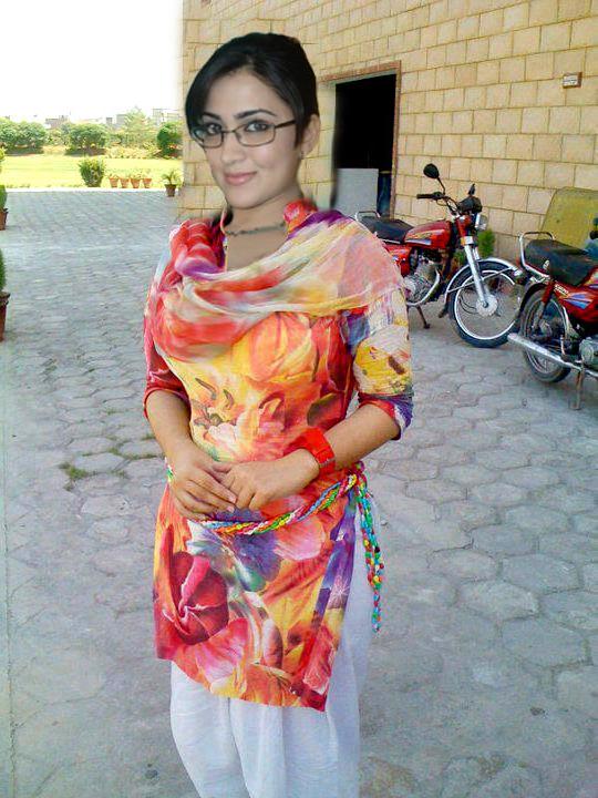 25P Punjabi girls salwar kameez waliyan