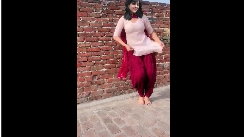 25P Punjabi girls salwar kameez waliyan