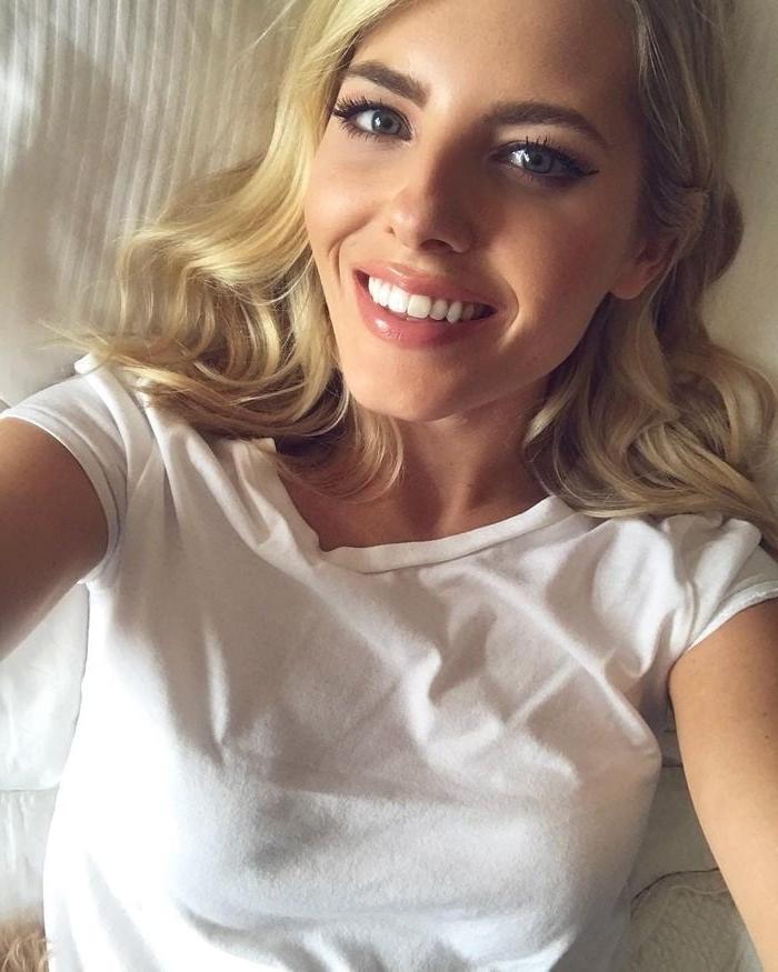 20P Mollie King beautiful face