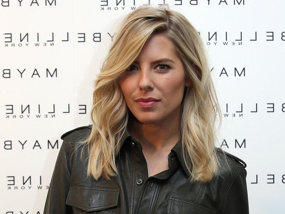 20P Mollie King beautiful face